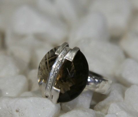 round-smokey-quartz-ring
